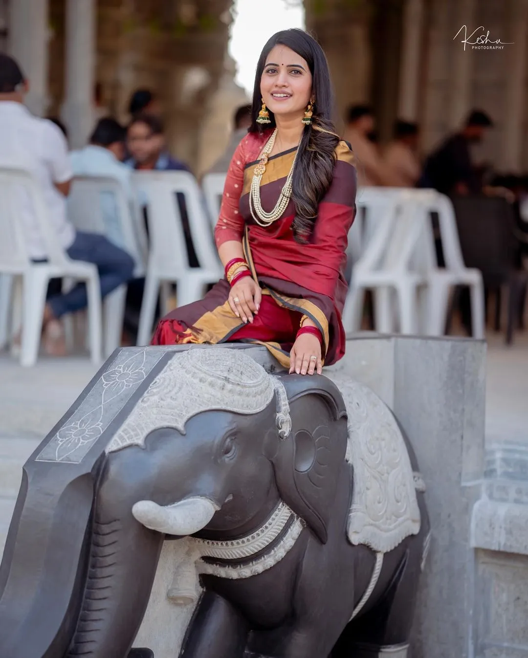 SOUTH INDIAN TV ACTRESS SRAVANTHI CHOKARAPU STILLS IN MAROON SAREE 2